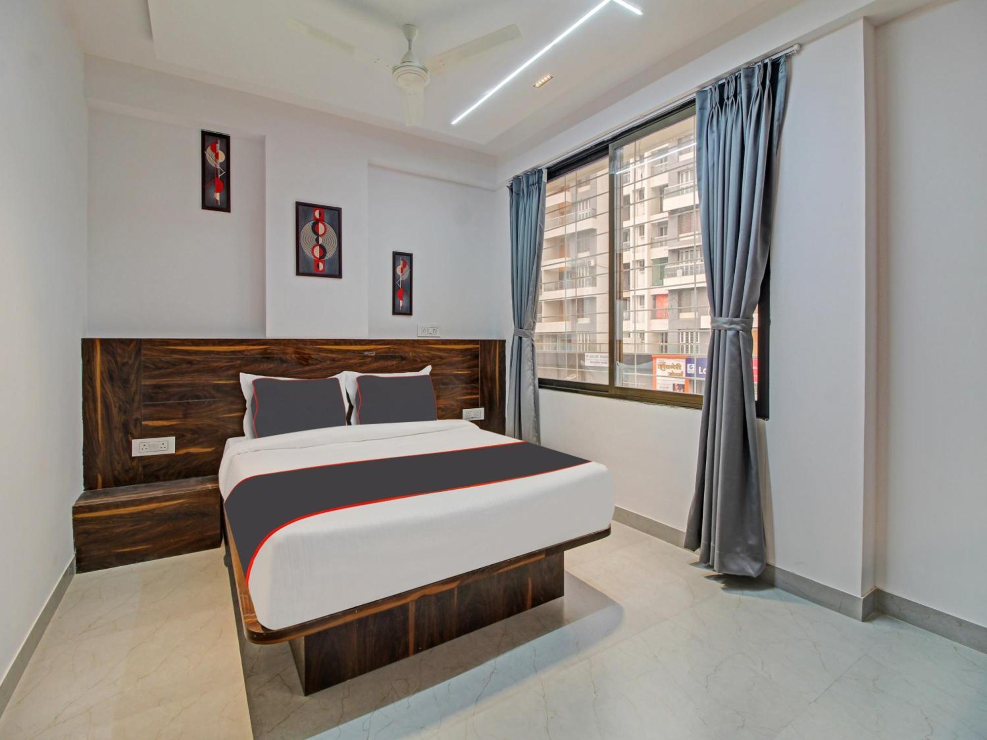 Collection O Crystal Hotel Pimpri-Chinchwad Exterior photo