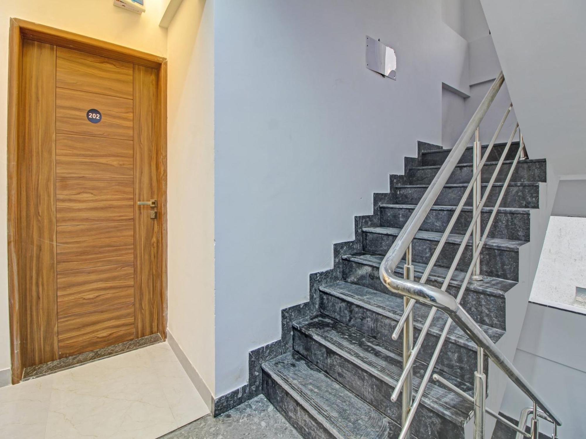 Collection O Crystal Hotel Pimpri-Chinchwad Exterior photo