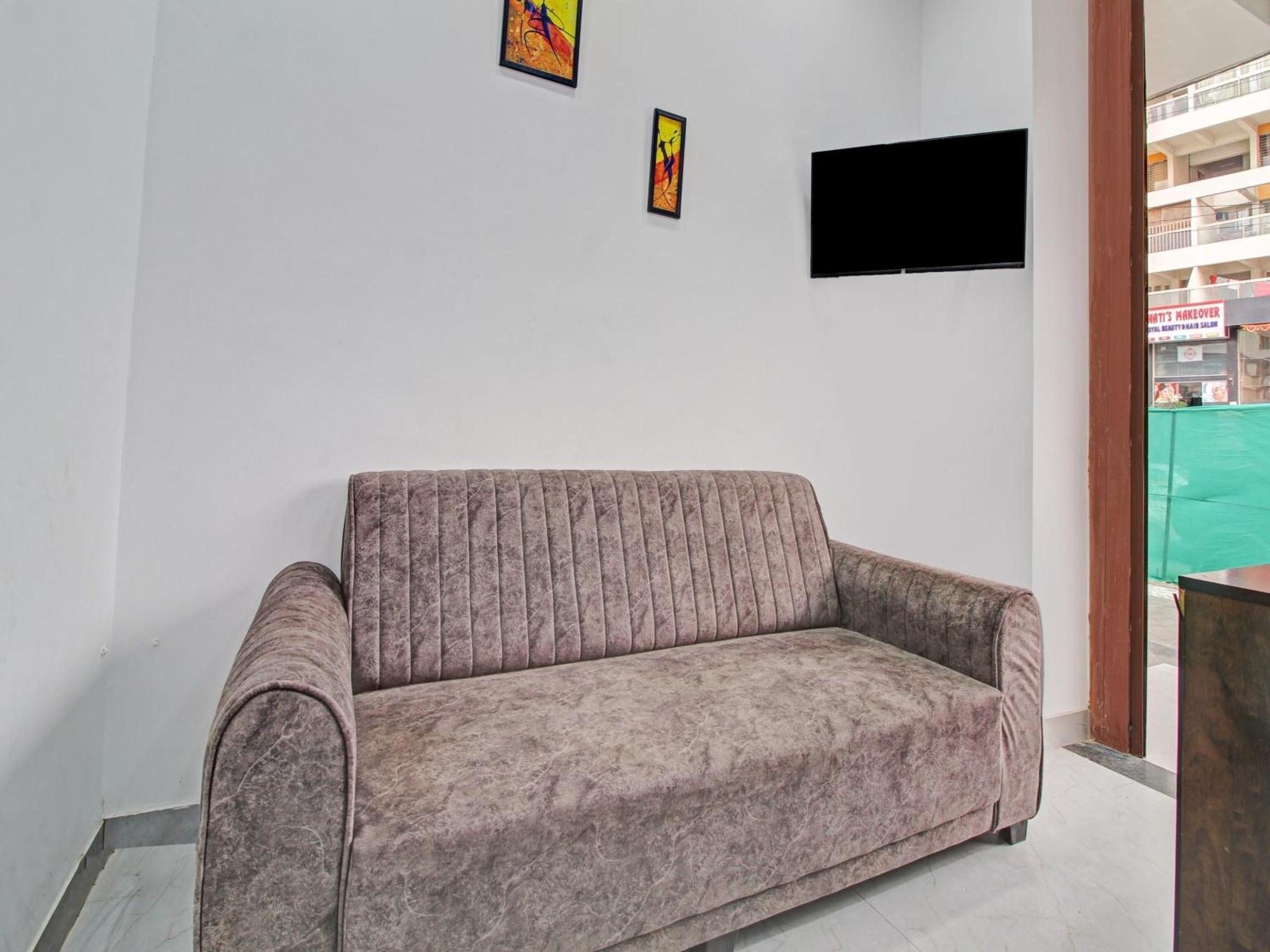 Collection O Crystal Hotel Pimpri-Chinchwad Exterior photo